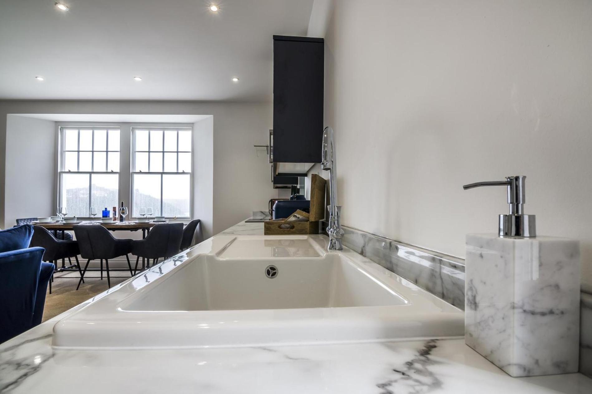 Lady Tenby - 2 Bedroom Apartment - 텐비 외부 사진