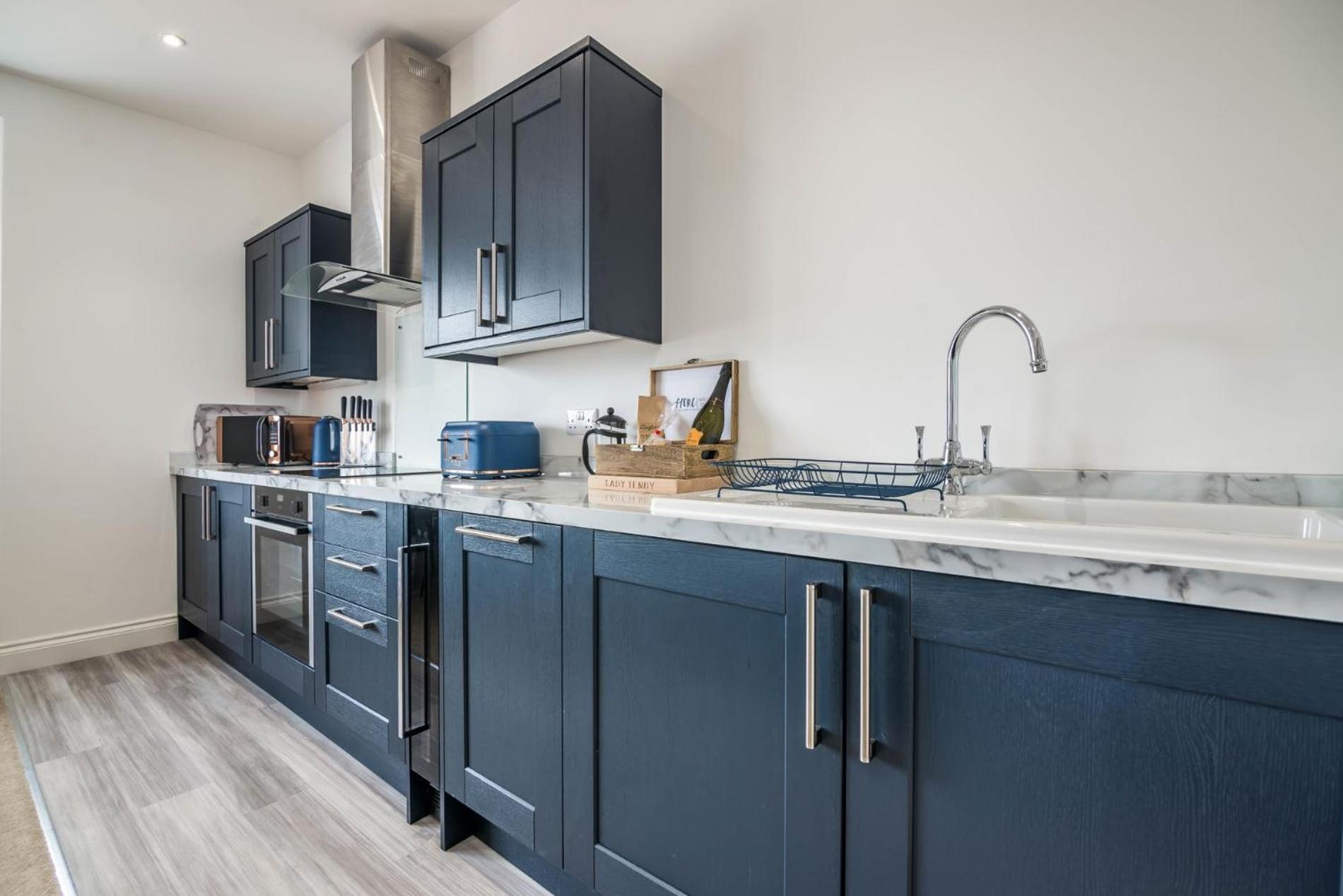 Lady Tenby - 2 Bedroom Apartment - 텐비 외부 사진